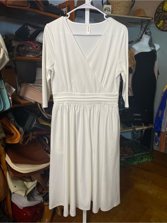 Nmoder Dresses & Skirts - White V‑Neck Wrap Midi Dress with Gathered Waist